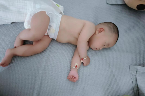 代怀包生男孩医院夏天宝宝辅食
